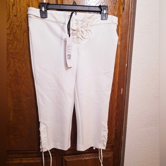 NWT A VINTAGE FIT Capri White Size M - Picture 4 of 12